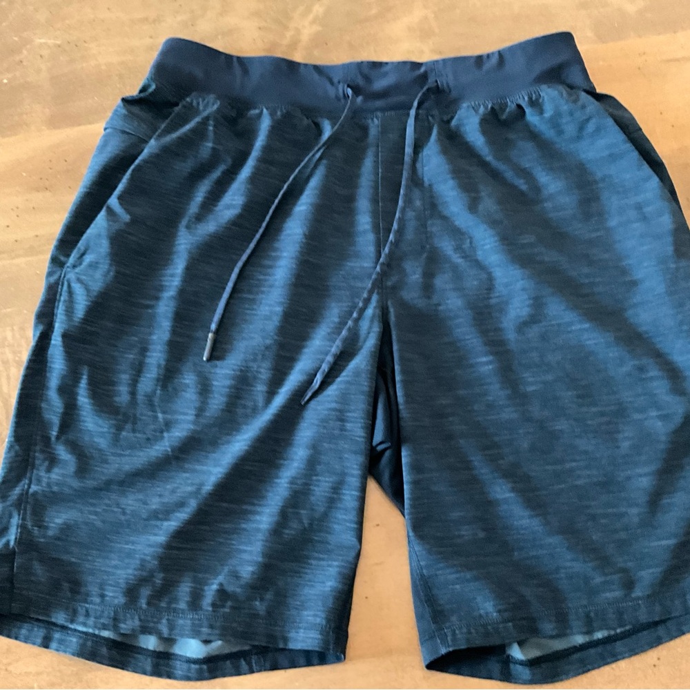 Lululemon Men’s Blue Athletic Shorts Size Medium
